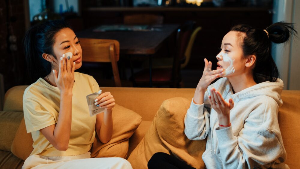 Pielęgnacja cery tłustej – co musisz zrobić, by zminimalizować wydzielanie sebum?