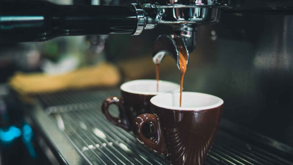 Na rozruszanie poranna dawka kofeiny – skąd ją wziąć?