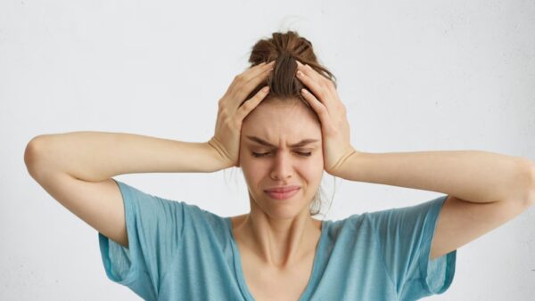 Migreny, bóle głowy i ciała – jak się ich pozbyć poprzez odpowiedni wybór elementów łóżka